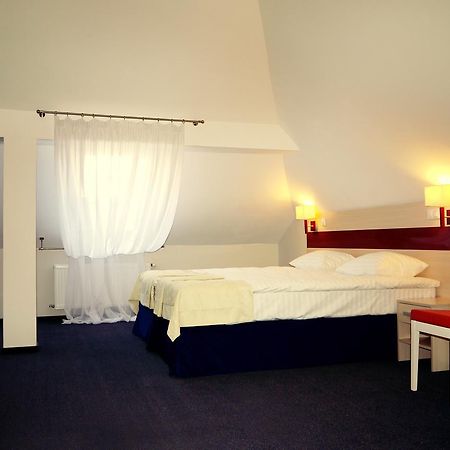 Hotel Optima Pochayiv Pochaiv Habitación foto